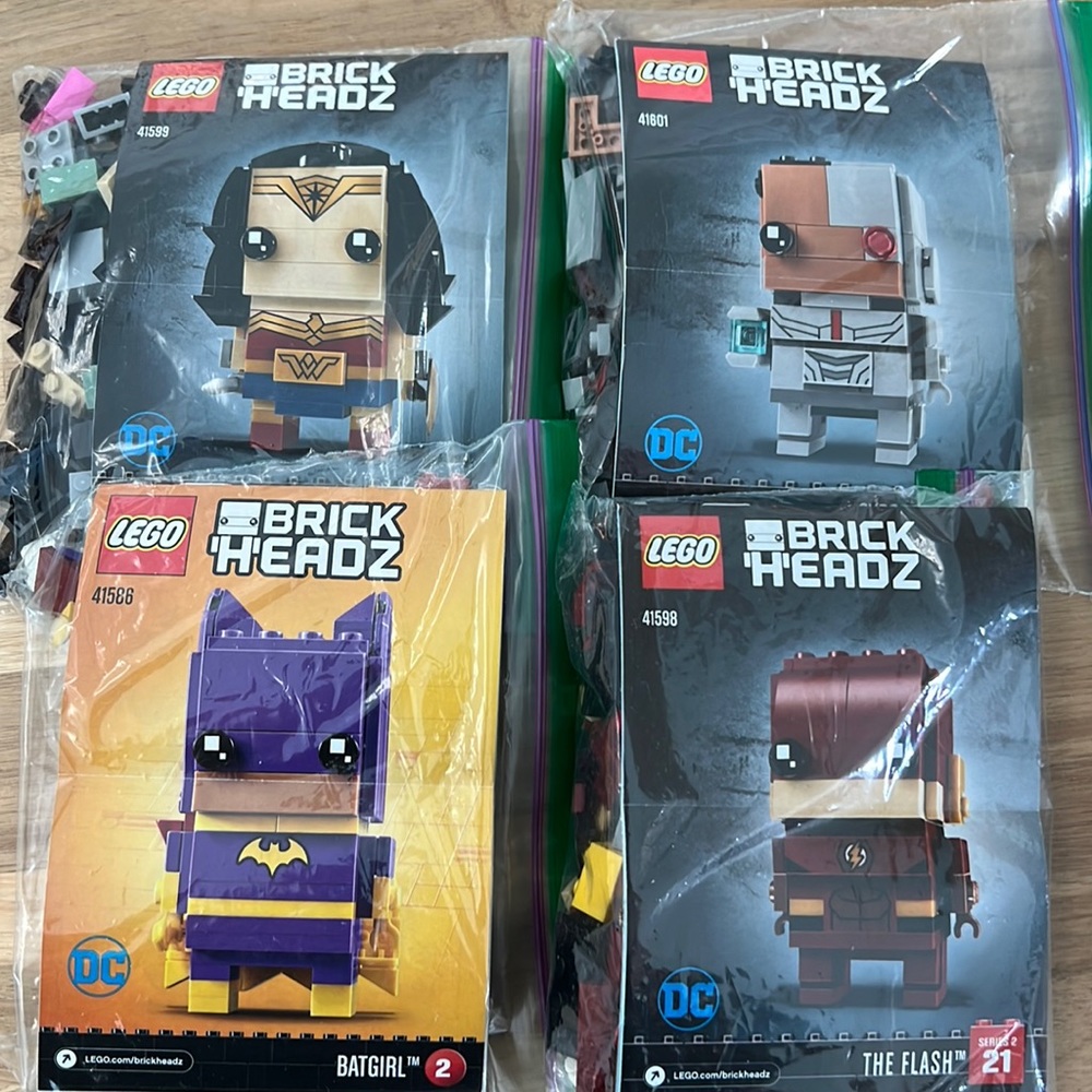 DC Brick Headz Bundle. Wonder Woman, Cyborg, The Flash and BatGirl.